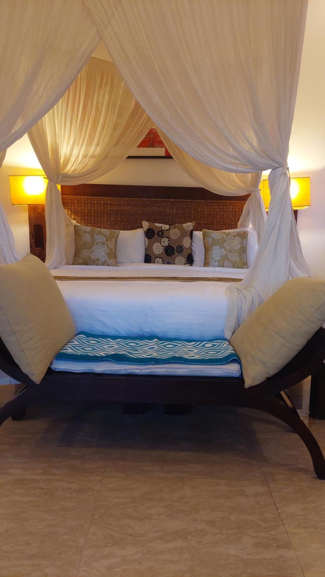 Villa Heliconia Seminyak Værelse billede